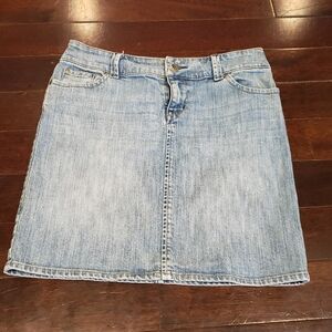 New York & Co. Classic Denim Skirt Size 6 Light Wash